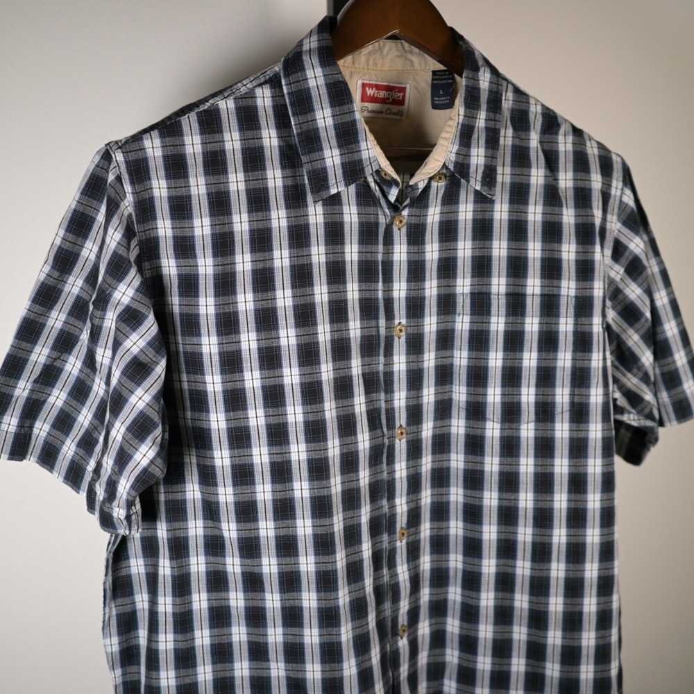 Wrangler Premium Quality Mens Large Navy Blue Plaid Short Sleeve Button Down - Picture 5 of 7